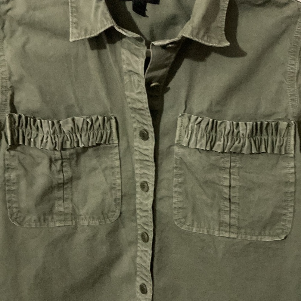 J. Crew Boy Meets Girl Short Sleeve Size 6
Utility Button-Up Shirt 100% cotton - Picture 10 of 13